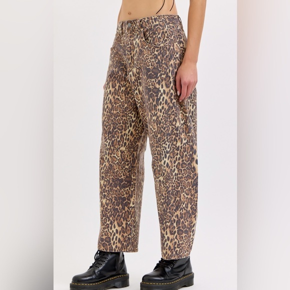 NWT Cello Leopard Cheetah Animal Print Horseshoe Barrel Relaxed Fit Jeans Denim - Picture 5 of 9